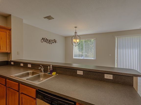 5th image of 3039 N Evergreen Cir