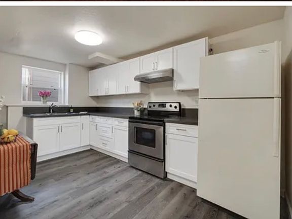 3rd image of 943 Capitol St