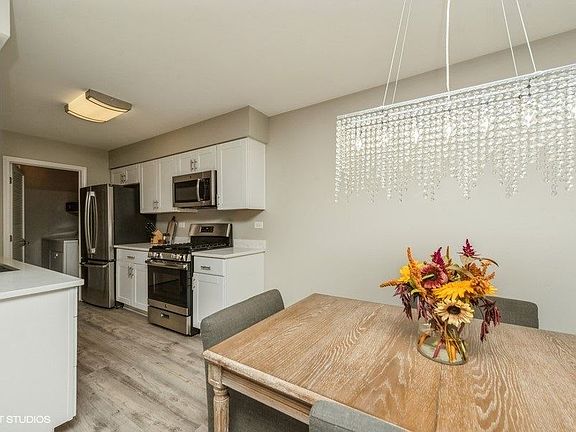 5th image of 377 Ashwood Ct