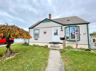 22720 Pleasant St, Saint Clair Shores, MI 48080
