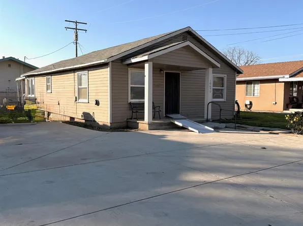 10670 Jackson St, Armona, CA 93202