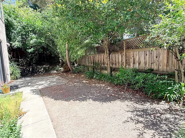 1023 Vista Pointe Cir — Photo 20