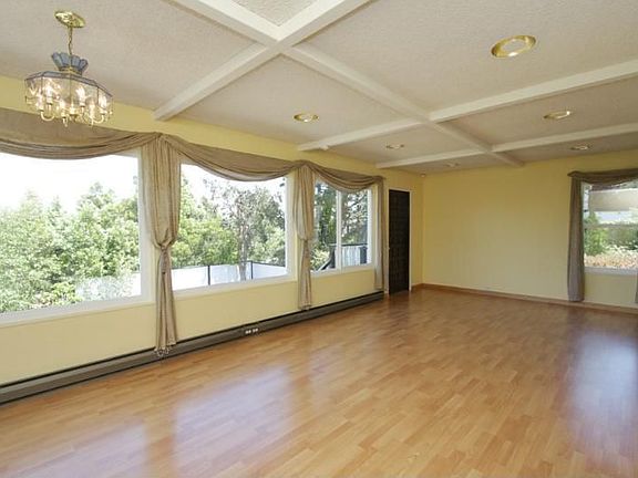 4th image of 2400 Oakmont Dr