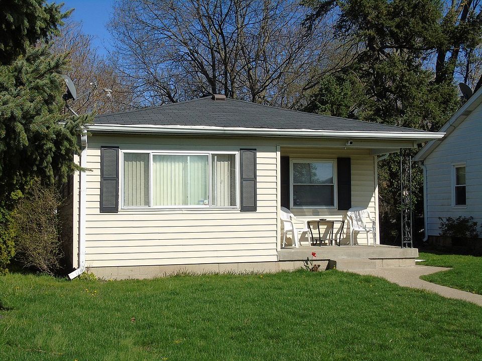 2nd image of 3321 Hovey St