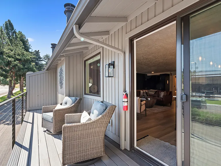 579 W Curling Dr — Photo 24