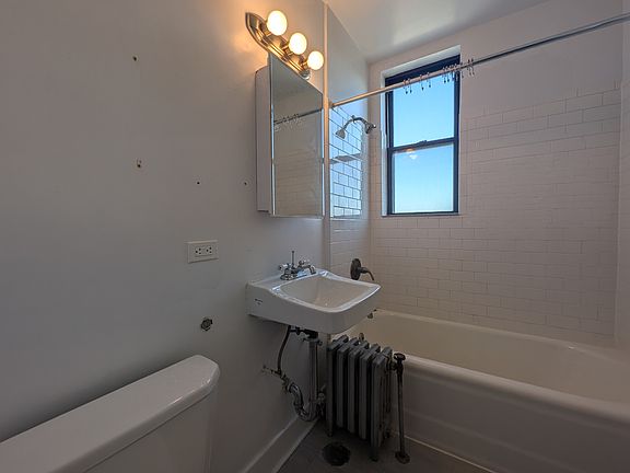 4th image of 3336 W Diversey Ave #333-2779