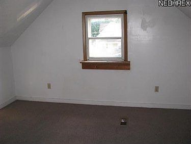 5th image of 934 W 22nd St