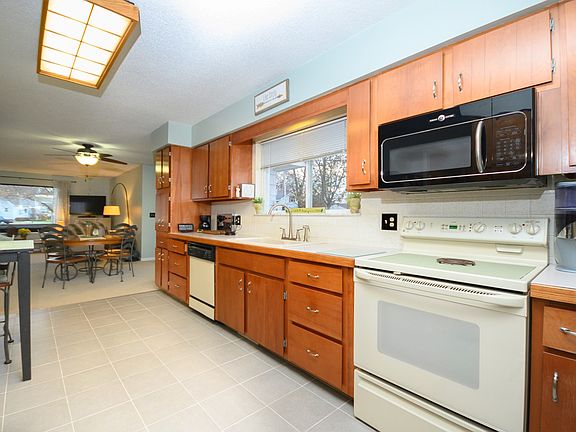 3rd image of 810 S Wenona Ave