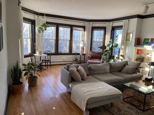 1408 W Warner Ave #3W, Chicago, IL 60613