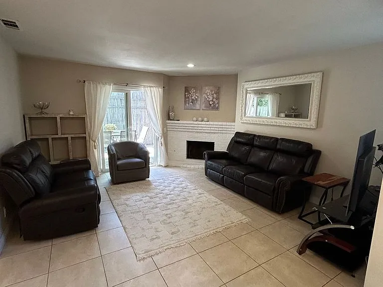 2512 Santa Ana Ave — Photo 4