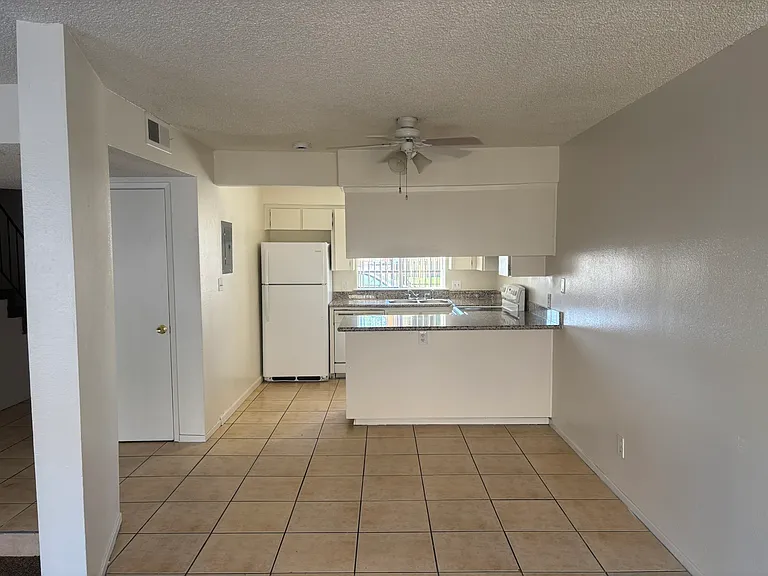 Sierra Vista Apts — Photo 7