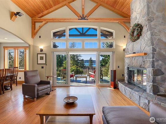 3rd image of 7011 Cooper Point Road NW