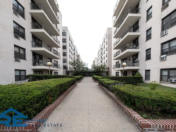 3080 Voorhies Avenue image 1 of 9