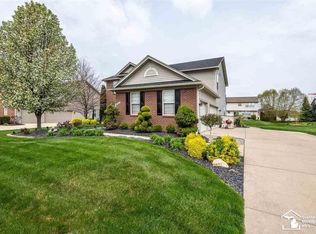 27944 S Mockingbird Dr, Flat Rock, MI 48134