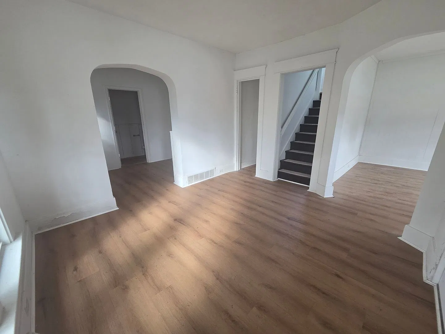 3 bedroom single family home, east side — Photo 2