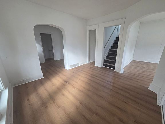 2nd image of 2316 Ash St