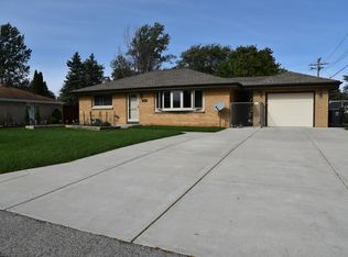 2814 W Vogel Ave, Greenfield, WI 53221