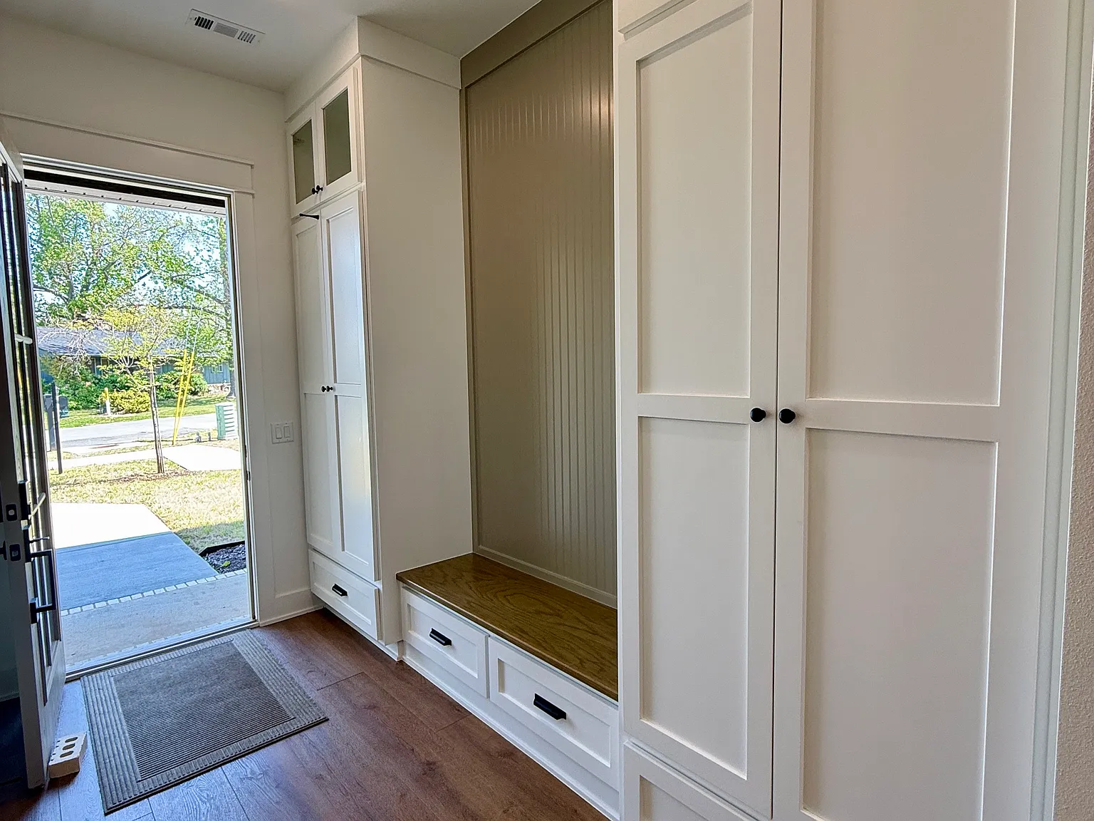 3 bed, 2102 sqft, $3,200 — Photo 4