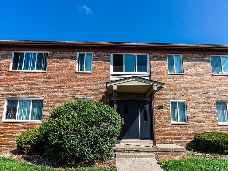Golf Manor Apartments — Photo 6