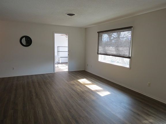 3rd image of 15 Brentwood Dr