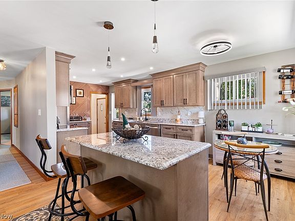 2nd image of 634 Parkview Ave