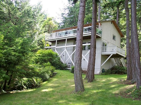 Private 1/2 acre lot with stunning bay, city and mountian views