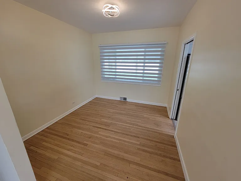 7822 W Carmen Ave — Photo 8