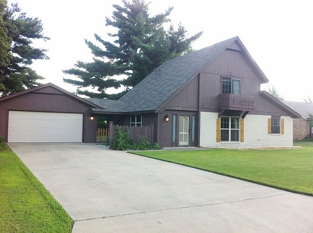 1st image of 2806 W Parkwood Dr
