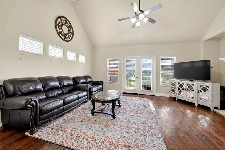 1104 Brendan Dr — Photo 36