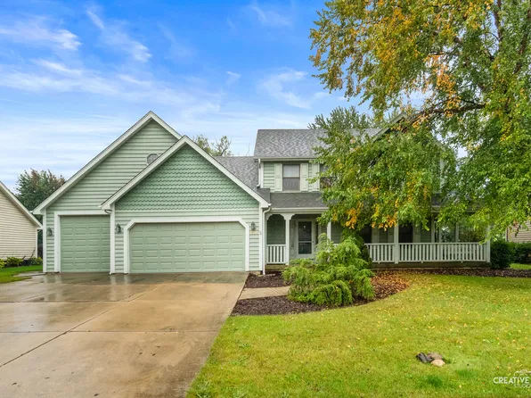 717 Queens Gate Cir, Sugar Grove, IL 60554