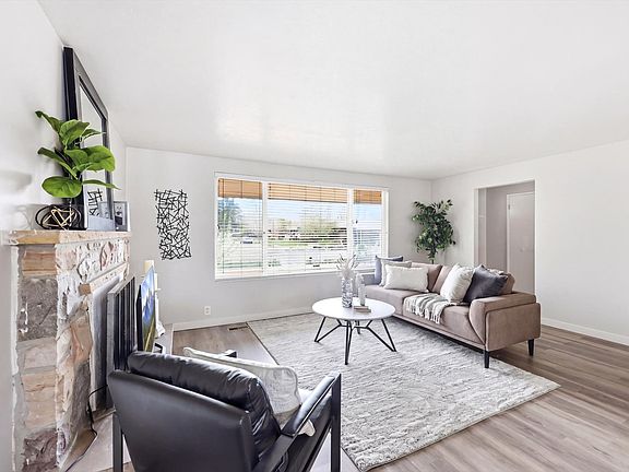 5th image of 215 Carol Way