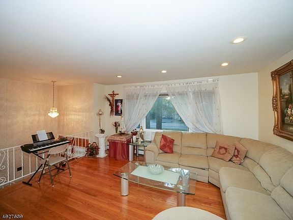 5th image of 14 Glen Ave