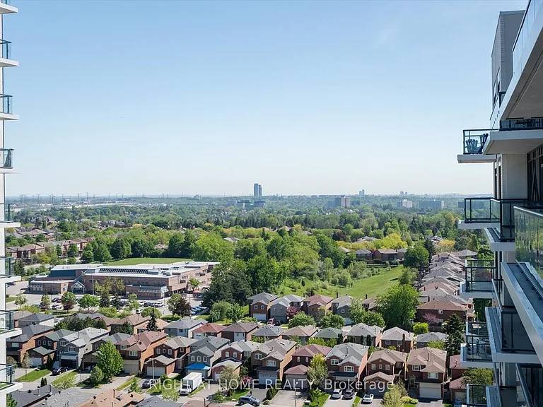 7950 Bathurst St #1424 — Photo 22