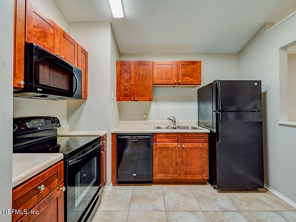 4th image of 560 STAFFORDSHIRE Drive