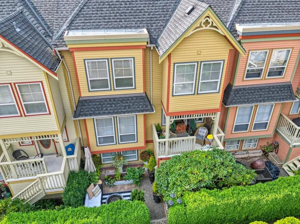 15151 Buena Vista Ave #4, White Rock, BC V4B 1Y2