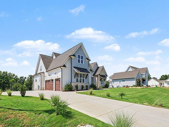 3rd image of 1020 Azalea Garden Cir