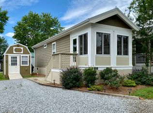 20 Two Swans Ln, Flat Rock, NC 28731