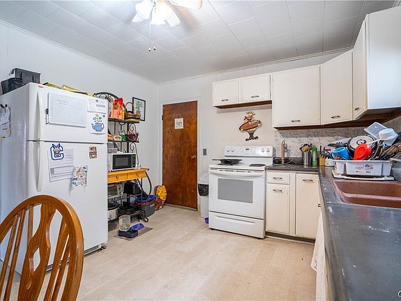 5th image of 276 E Clark St