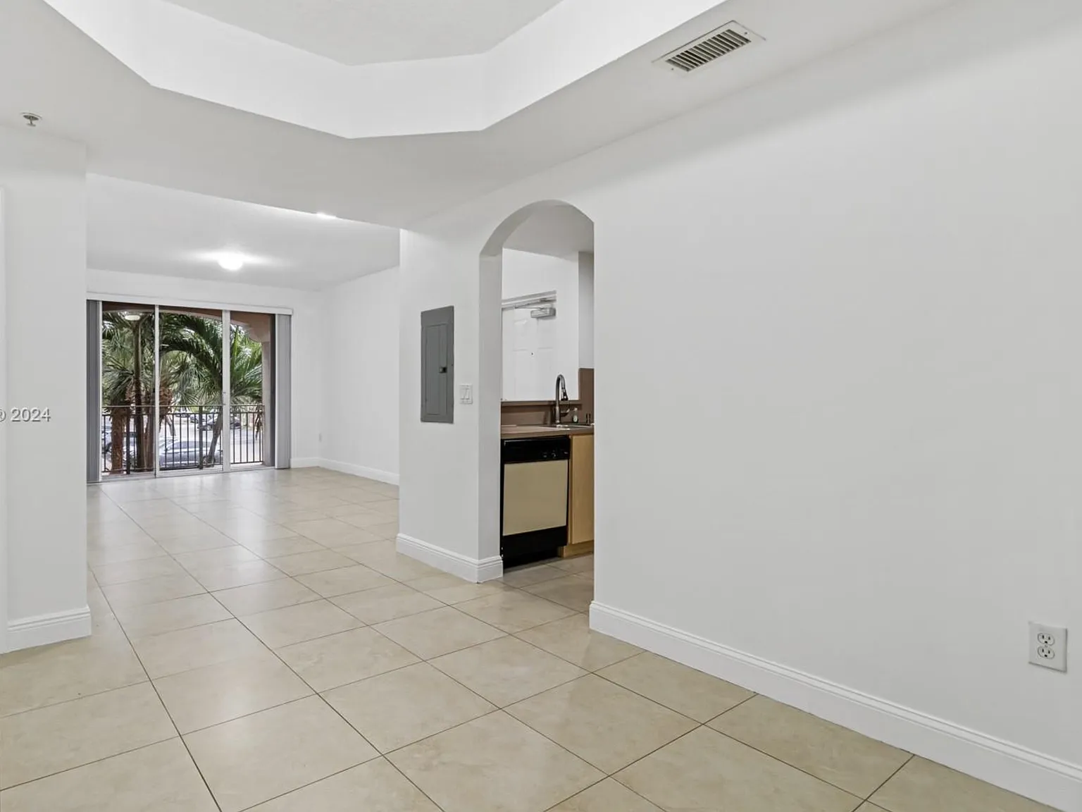 3 bed, 1271 sqft, $2,800 — Photo 3