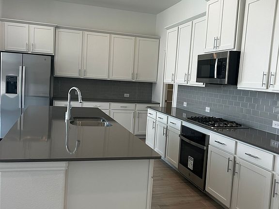 4th image of 2141 Esher Dr