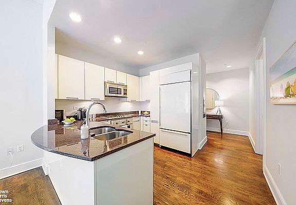 5th image of 250 E 49th St APT 5B