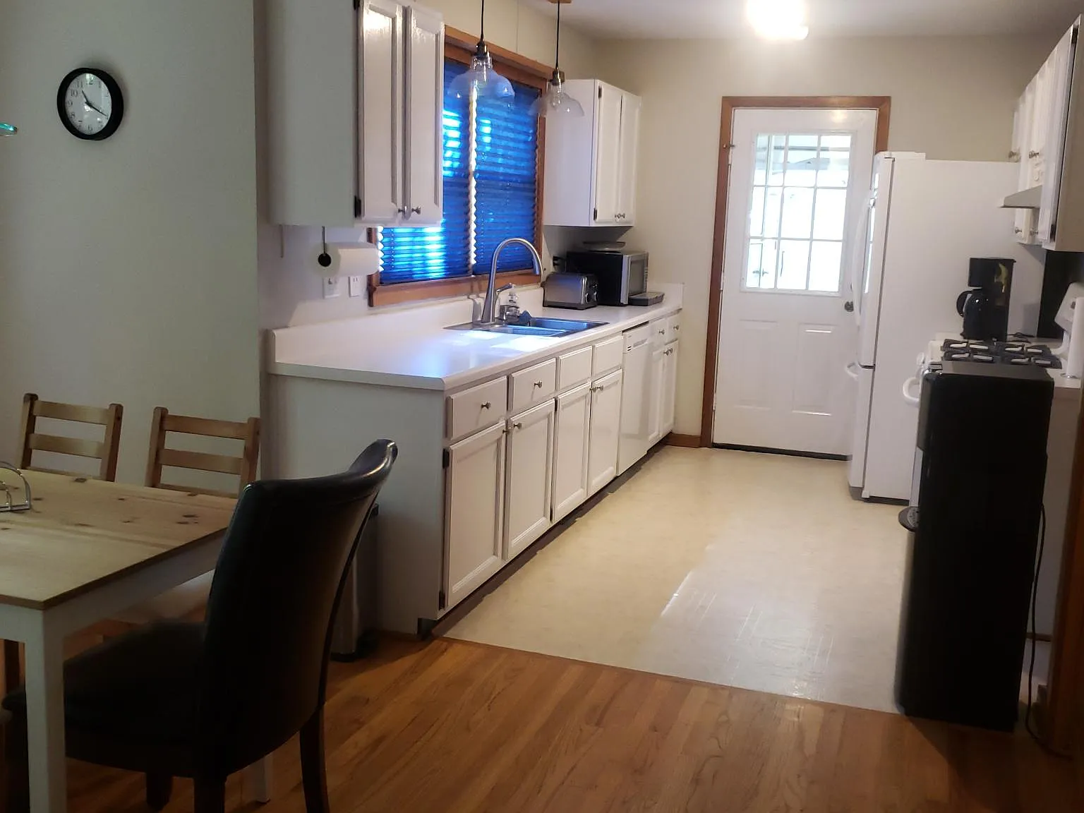 208 Westbrook Dr — Photo 3