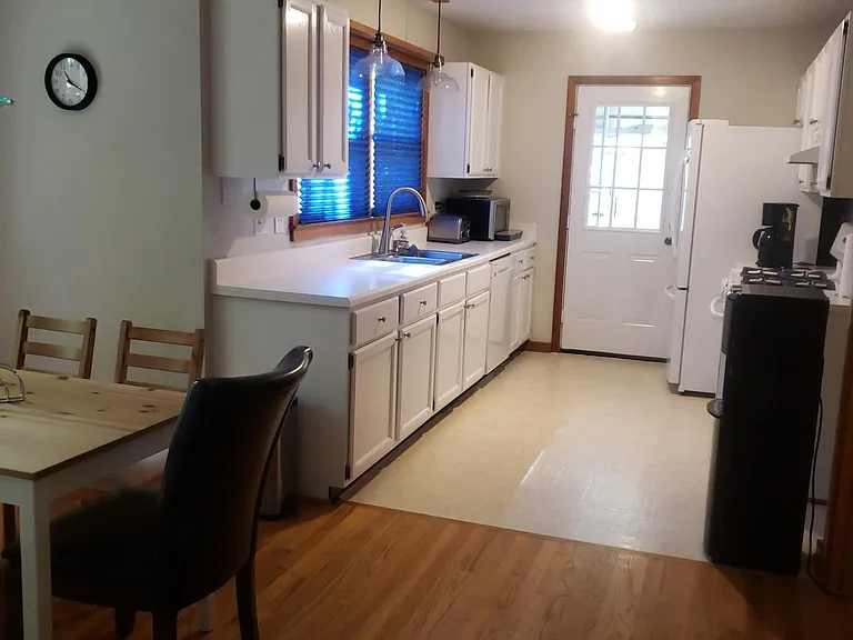 208 Westbrook Dr — Photo 3