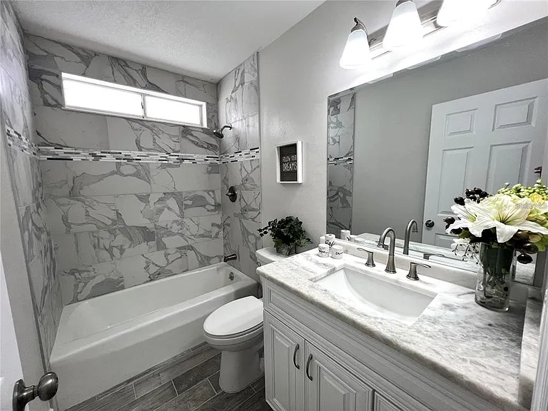 912 La Jolla Ave — Photo 20