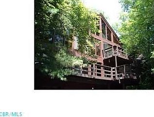 1st image of 386 Hickory Ln