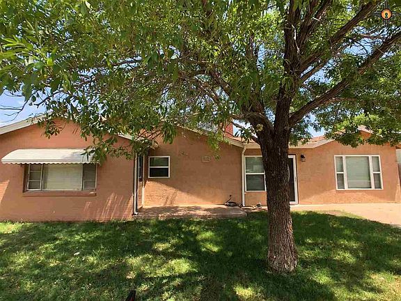 3rd image of 512 Sandia Dr