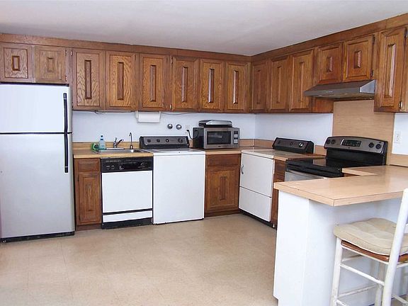 3rd image of 14 Torrey Pine Ln
