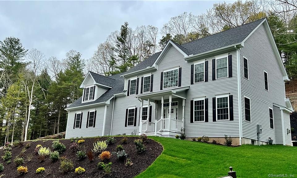 2nd image of 632 Oakwood Dr