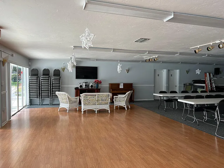 Clubhouse w/ many activities