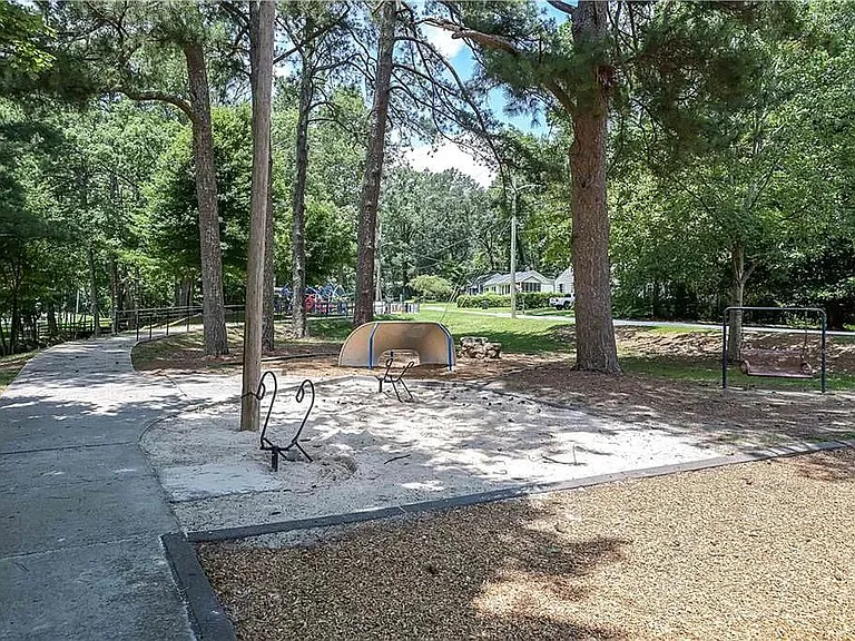 256 Bellvue Dr SE — Photo 17